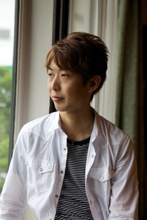 成田勤